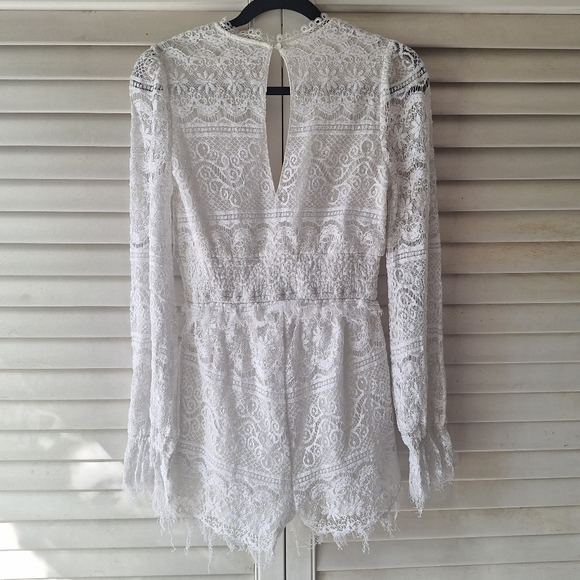 Saylor Elegant White Lace V-Neck Romper - Picture 6 of 8